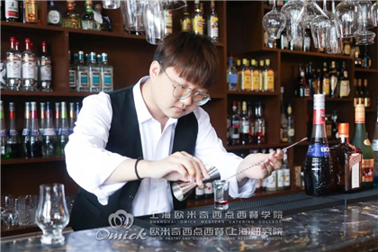 学调酒需要多少钱