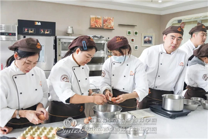 学西点哪个学校好